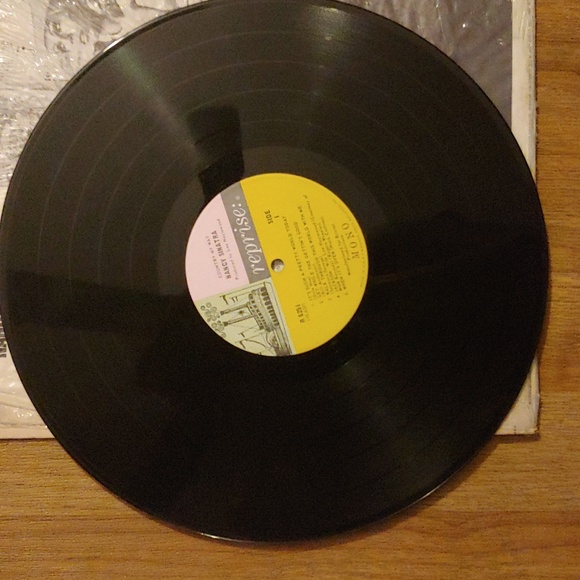 Nancy Sinatra - Picture 3 of 4